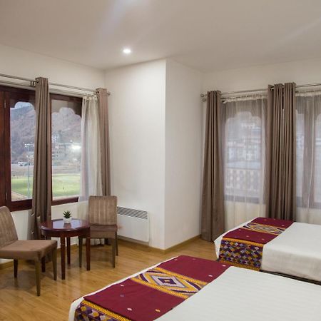 Riverside Hotel Тхимпху Екстериор снимка