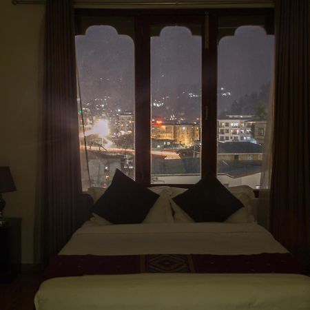 Riverside Hotel Тхимпху Екстериор снимка
