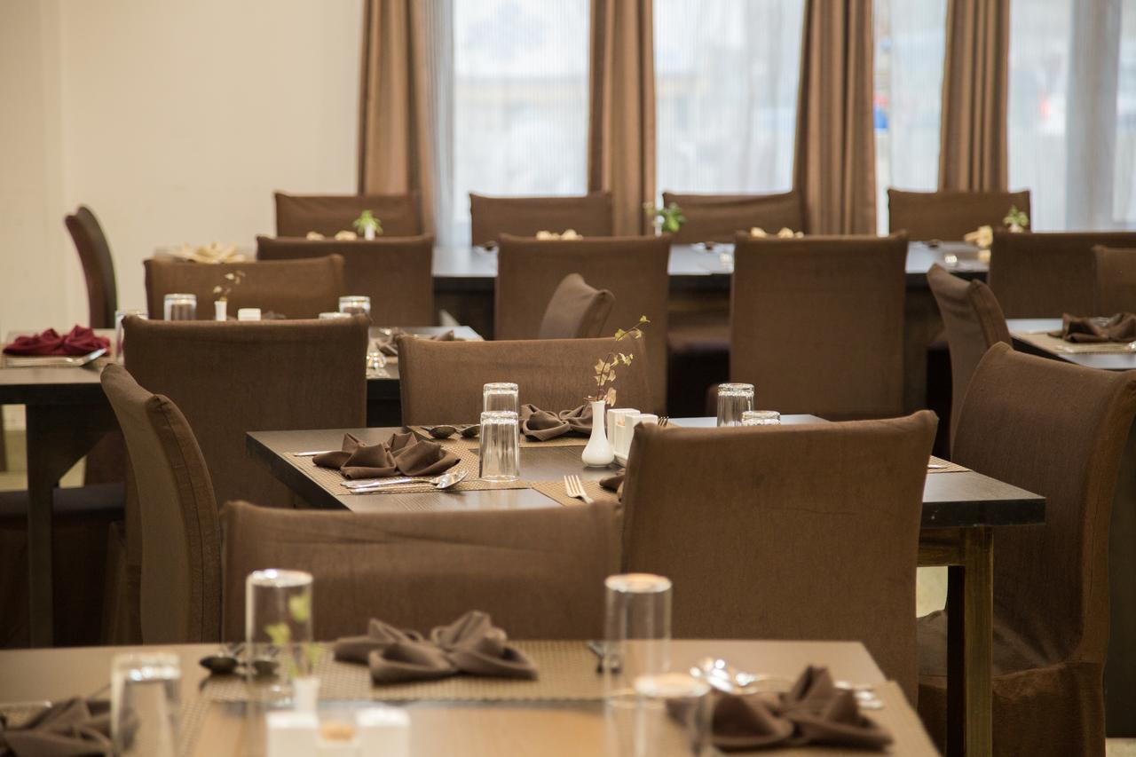 Riverside Hotel Тхимпху Екстериор снимка