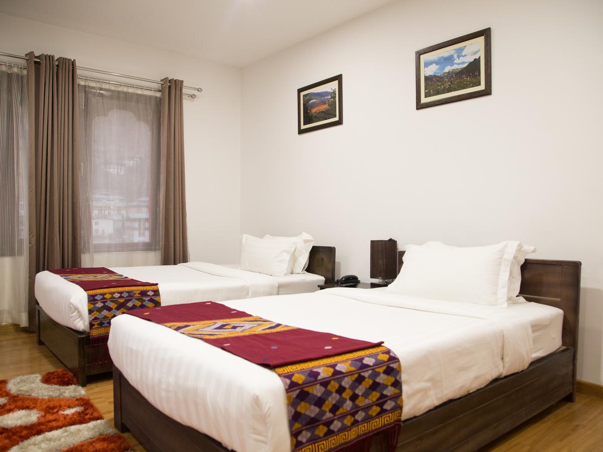 Riverside Hotel Тхимпху Екстериор снимка