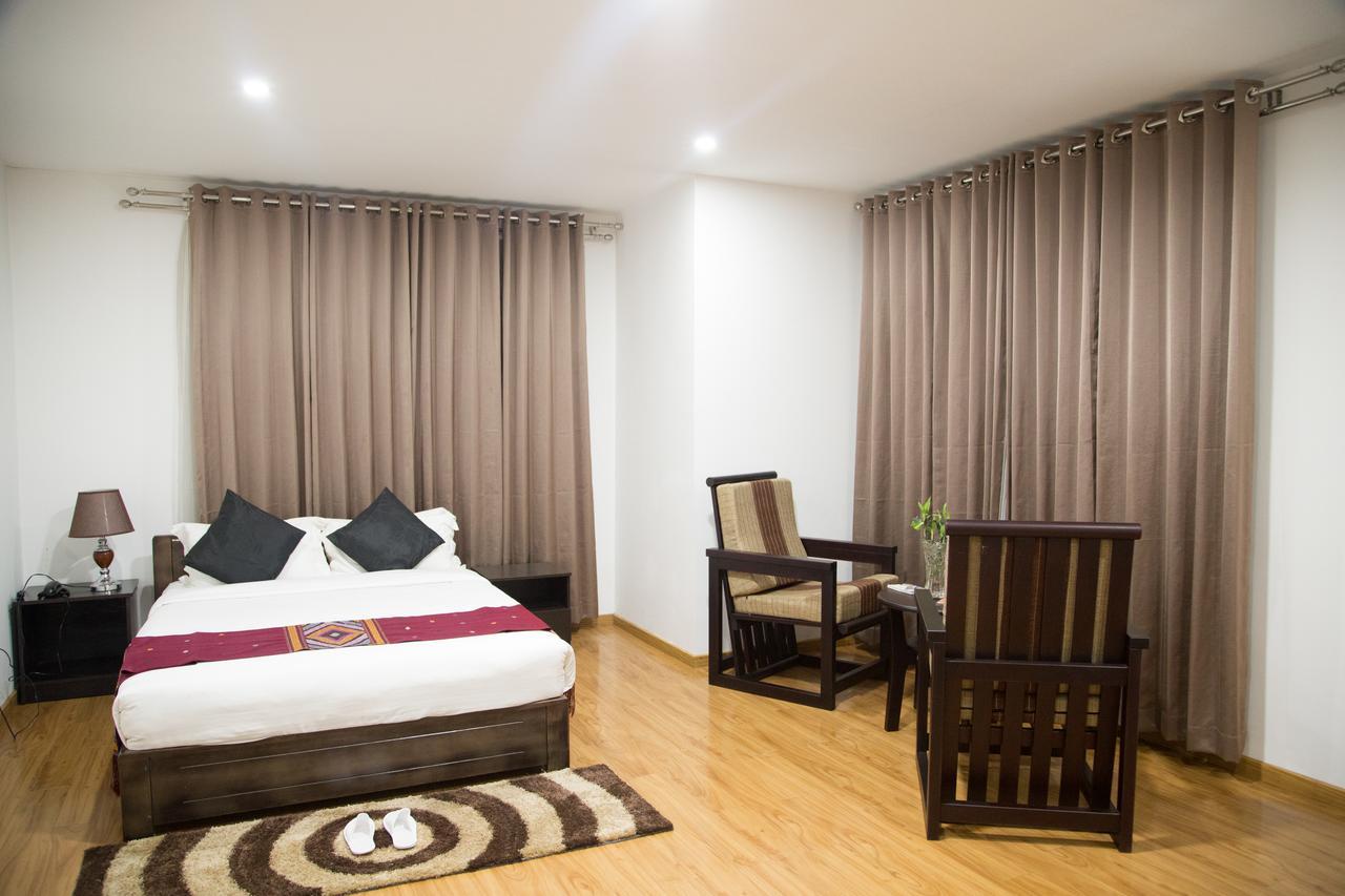 Riverside Hotel Тхимпху Екстериор снимка