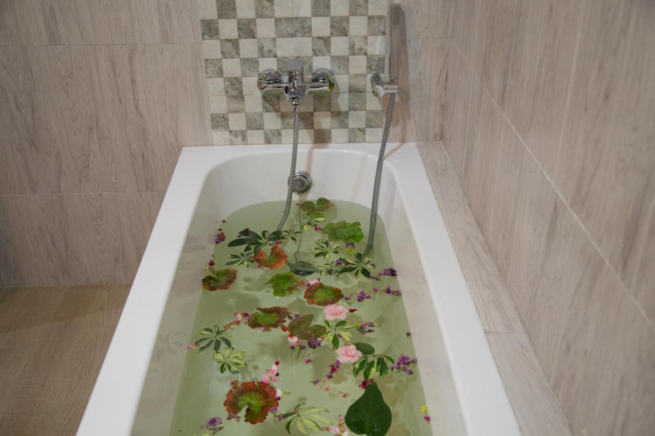 Riverside Hotel Тхимпху Екстериор снимка