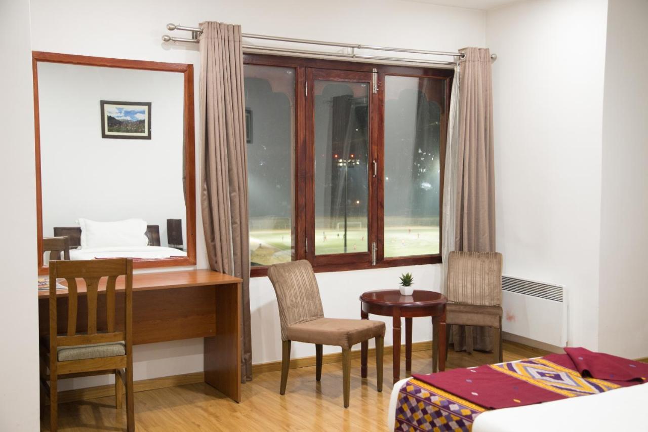 Riverside Hotel Тхимпху Екстериор снимка